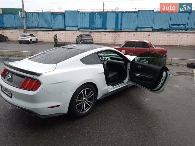 Форд Мустанг 2017 в Одессе на Automoto.ua Белый Форд Мустанг, объемом двигателя 2.3 л и пробегом 128 тыс. км за 18000 $, фото 10 на Automoto.ua