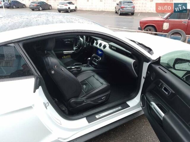 Форд Мустанг 2017 в Одессе на Automoto.ua Белый Форд Мустанг, объемом двигателя 2.3 л и пробегом 128 тыс. км за 18000 $, фото 28 на Automoto.ua