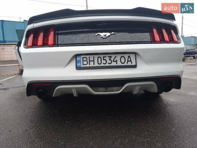Форд Мустанг 2017 в Одессе на Automoto.ua Белый Форд Мустанг, объемом двигателя 2.3 л и пробегом 128 тыс. км за 18000 $, фото 45 на Automoto.ua