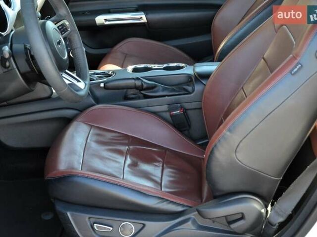 Білий Форд Мустанг, об'ємом двигуна 2.3 л та пробігом 140 тис. км за 12300 $, фото 22 на Automoto.ua