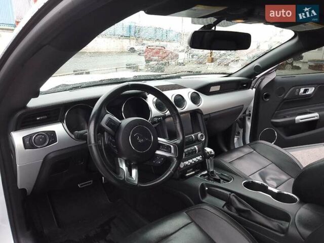 Форд Мустанг 2017 в Одессе на Automoto.ua Белый Форд Мустанг, объемом двигателя 2.3 л и пробегом 128 тыс. км за 18000 $, фото 20 на Automoto.ua