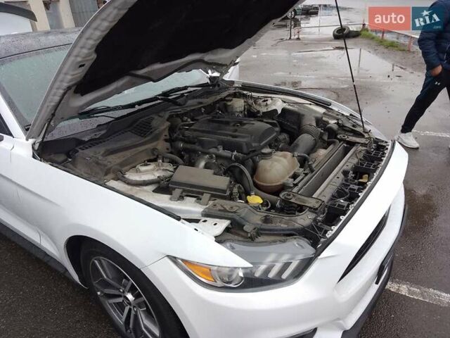 Форд Мустанг 2017 в Одессе на Automoto.ua Белый Форд Мустанг, объемом двигателя 2.3 л и пробегом 128 тыс. км за 18000 $, фото 6 на Automoto.ua