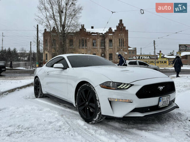 Белый Форд Мустанг, объемом двигателя 2.26 л и пробегом 82 тыс. км за 14800 $, фото 3 на Automoto.ua