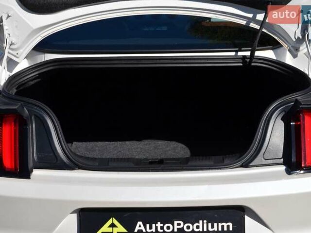 Білий Форд Мустанг, об'ємом двигуна 2.3 л та пробігом 140 тис. км за 12300 $, фото 35 на Automoto.ua