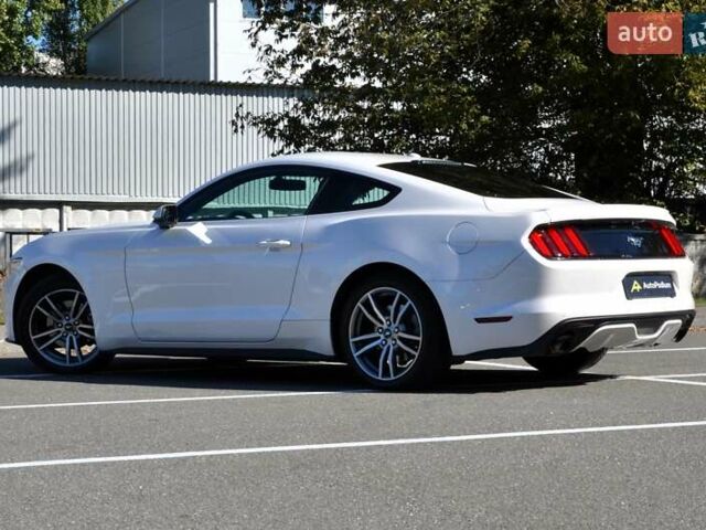 Білий Форд Мустанг, об'ємом двигуна 2.3 л та пробігом 140 тис. км за 12300 $, фото 7 на Automoto.ua