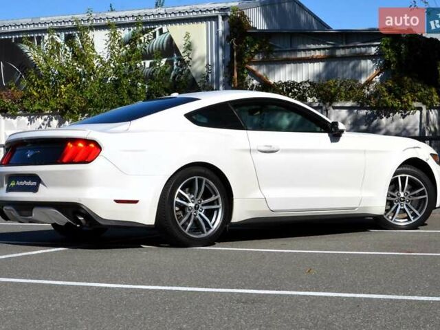 Білий Форд Мустанг, об'ємом двигуна 2.3 л та пробігом 140 тис. км за 12300 $, фото 11 на Automoto.ua