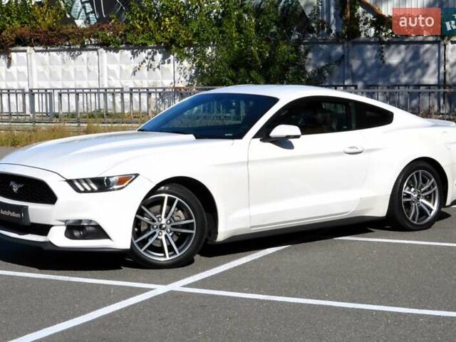 Белый Форд Мустанг, объемом двигателя 2.3 л и пробегом 140 тыс. км за 13999 $, фото 5 на Automoto.ua