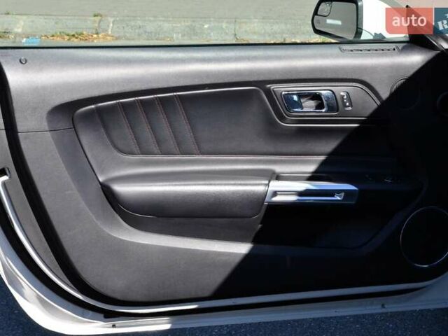 Білий Форд Мустанг, об'ємом двигуна 2.3 л та пробігом 140 тис. км за 12300 $, фото 19 на Automoto.ua