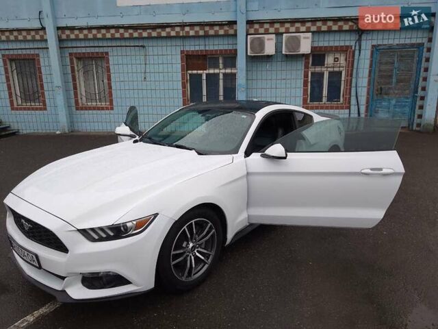 Форд Мустанг 2017 в Одессе на Automoto.ua Белый Форд Мустанг, объемом двигателя 2.3 л и пробегом 128 тыс. км за 18000 $, фото 18 на Automoto.ua