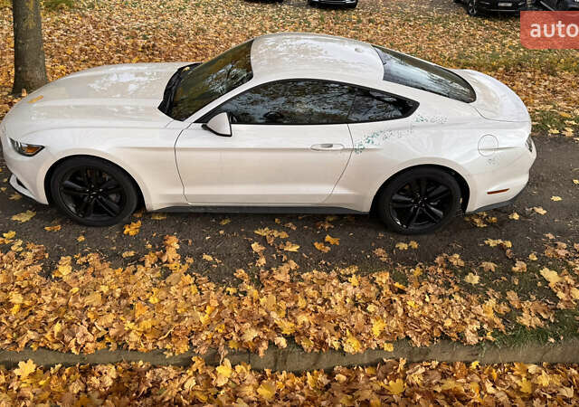 Білий Форд Мустанг, об'ємом двигуна 2.26 л та пробігом 18 тис. км за 25000 $, фото 4 на Automoto.ua