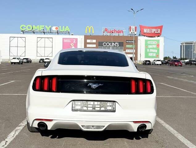 Белый Форд Мустанг, объемом двигателя 2.26 л и пробегом 55 тыс. км за 16500 $, фото 5 на Automoto.ua