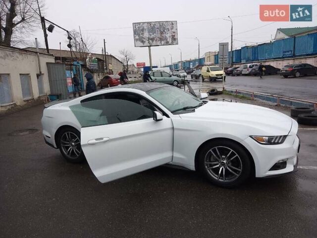 Форд Мустанг 2017 в Одессе на Automoto.ua Белый Форд Мустанг, объемом двигателя 2.3 л и пробегом 128 тыс. км за 18000 $, фото 8 на Automoto.ua