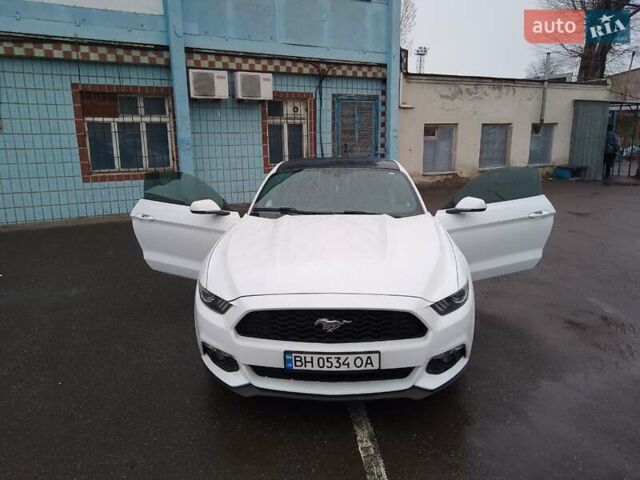 Форд Мустанг 2017 в Одессе на Automoto.ua Белый Форд Мустанг, объемом двигателя 2.3 л и пробегом 128 тыс. км за 18000 $, фото 17 на Automoto.ua