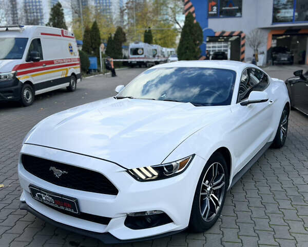 Белый Форд Мустанг, объемом двигателя 2.26 л и пробегом 102 тыс. км за 17900 $, фото 10 на Automoto.ua