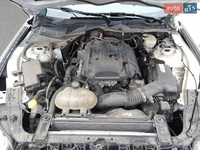 Форд Мустанг 2017 в Одессе на Automoto.ua Белый Форд Мустанг, объемом двигателя 2.3 л и пробегом 128 тыс. км за 18000 $, фото 9 на Automoto.ua
