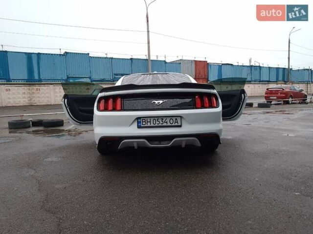 Форд Мустанг 2017 в Одессе на Automoto.ua Белый Форд Мустанг, объемом двигателя 2.3 л и пробегом 128 тыс. км за 18000 $, фото 12 на Automoto.ua
