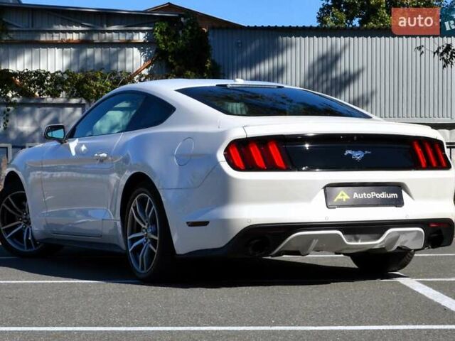 Білий Форд Мустанг, об'ємом двигуна 2.3 л та пробігом 140 тис. км за 12300 $, фото 6 на Automoto.ua