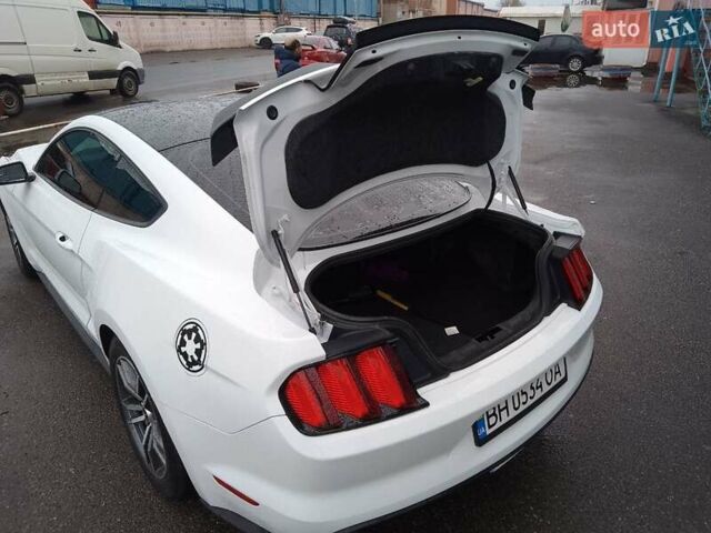 Форд Мустанг 2017 в Одессе на Automoto.ua Белый Форд Мустанг, объемом двигателя 2.3 л и пробегом 128 тыс. км за 18000 $, фото 2 на Automoto.ua