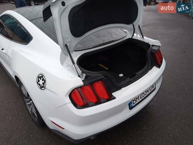 Форд Мустанг 2017 в Одессе на Automoto.ua Белый Форд Мустанг, объемом двигателя 2.3 л и пробегом 128 тыс. км за 18000 $, фото 4 на Automoto.ua