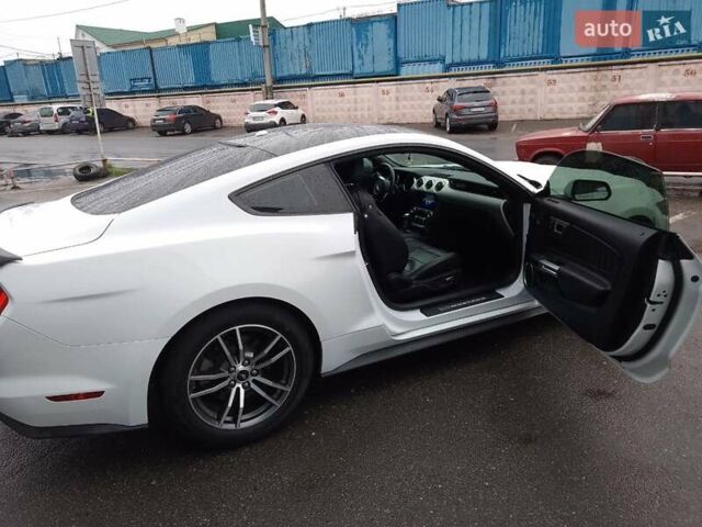 Форд Мустанг 2017 в Одессе на Automoto.ua Белый Форд Мустанг, объемом двигателя 2.3 л и пробегом 128 тыс. км за 18000 $, фото 29 на Automoto.ua