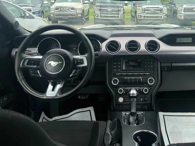 Форд Мустанг 2017 в Киеве на Automoto.ua Белый Форд Мустанг, объемом двигателя 2.3 л и пробегом 57 тыс. км за 11500 $, фото 7 на Automoto.ua
