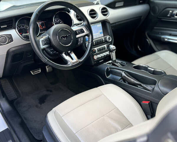 Белый Форд Мустанг, объемом двигателя 2.26 л и пробегом 102 тыс. км за 17900 $, фото 15 на Automoto.ua