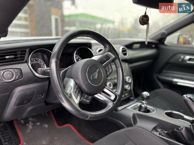 Белый Форд Мустанг, объемом двигателя 2.26 л и пробегом 82 тыс. км за 14800 $, фото 11 на Automoto.ua