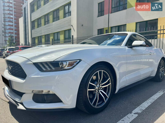 Форд Мустанг 2017 в Киеве на Automoto.ua Белый Форд Мустанг, объемом двигателя 2.26 л и пробегом 139 тыс. км за 17000 $, фото 4 на Automoto.ua
