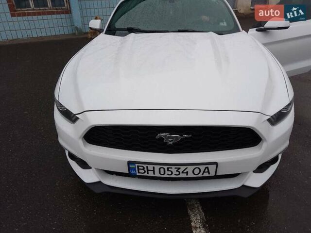 Форд Мустанг 2017 в Одессе на Automoto.ua Белый Форд Мустанг, объемом двигателя 2.3 л и пробегом 128 тыс. км за 18000 $, фото 7 на Automoto.ua