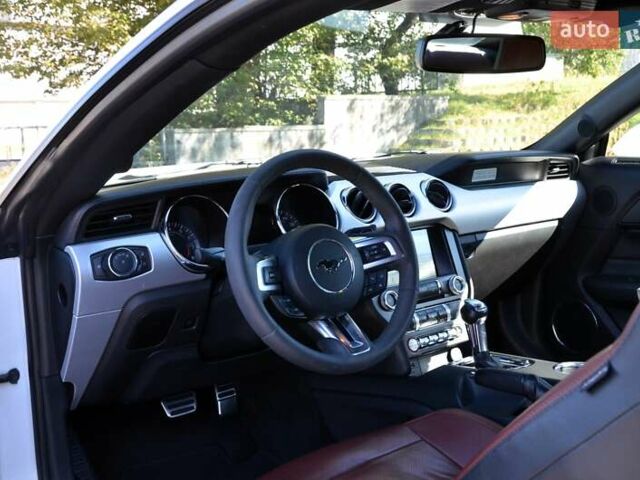 Білий Форд Мустанг, об'ємом двигуна 2.3 л та пробігом 140 тис. км за 12300 $, фото 23 на Automoto.ua