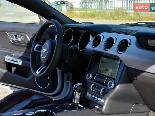 Белый Форд Мустанг, объемом двигателя 2.3 л и пробегом 140 тыс. км за 13999 $, фото 32 на Automoto.ua