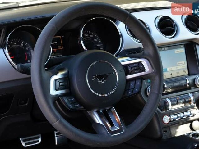 Белый Форд Мустанг, объемом двигателя 2.3 л и пробегом 140 тыс. км за 13999 $, фото 25 на Automoto.ua