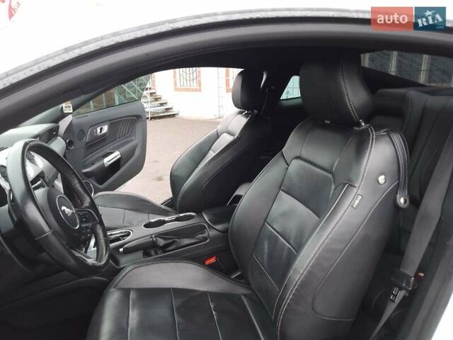 Форд Мустанг 2017 в Одессе на Automoto.ua Белый Форд Мустанг, объемом двигателя 2.3 л и пробегом 128 тыс. км за 18000 $, фото 23 на Automoto.ua