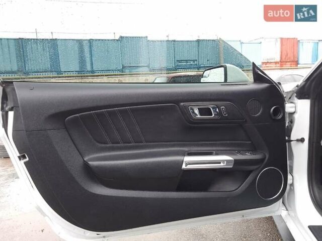 Форд Мустанг 2017 в Одессе на Automoto.ua Белый Форд Мустанг, объемом двигателя 2.3 л и пробегом 128 тыс. км за 18000 $, фото 26 на Automoto.ua