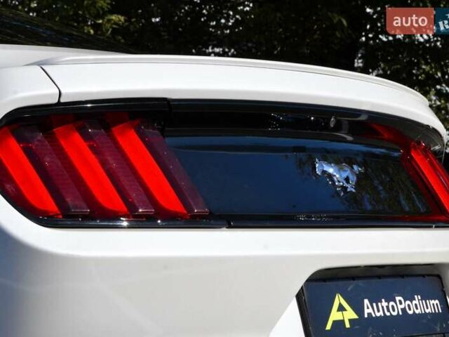 Білий Форд Мустанг, об'ємом двигуна 2.3 л та пробігом 140 тис. км за 12300 $, фото 9 на Automoto.ua