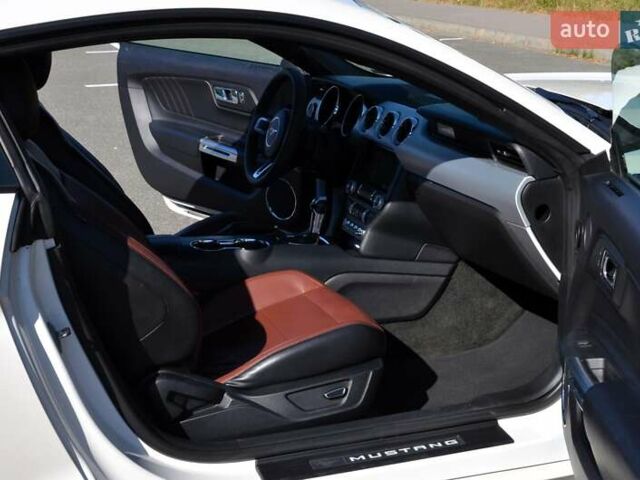 Білий Форд Мустанг, об'ємом двигуна 2.3 л та пробігом 140 тис. км за 12300 $, фото 27 на Automoto.ua