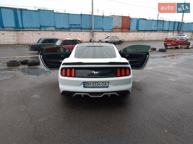 Форд Мустанг 2017 в Одессе на Automoto.ua Белый Форд Мустанг, объемом двигателя 2.3 л и пробегом 128 тыс. км за 18000 $, фото 14 на Automoto.ua
