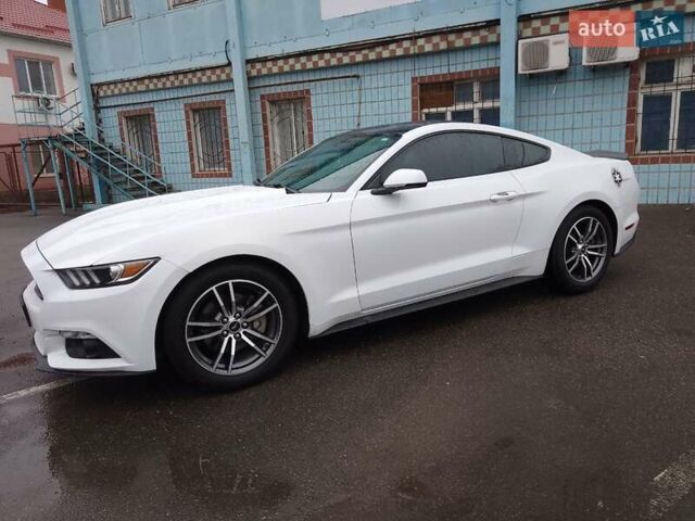 Форд Мустанг 2017 в Одессе на Automoto.ua Белый Форд Мустанг, объемом двигателя 2.3 л и пробегом 128 тыс. км за 18000 $, фото 32 на Automoto.ua