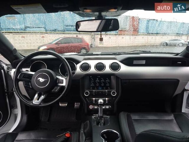 Форд Мустанг 2017 в Одессе на Automoto.ua Белый Форд Мустанг, объемом двигателя 2.3 л и пробегом 128 тыс. км за 18000 $, фото 46 на Automoto.ua