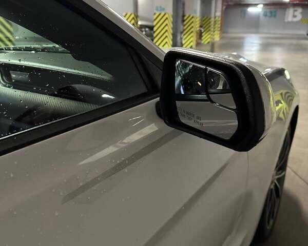 Белый Форд Мустанг, объемом двигателя 2.3 л и пробегом 91 тыс. км за 18900 $, фото 2 на Automoto.ua