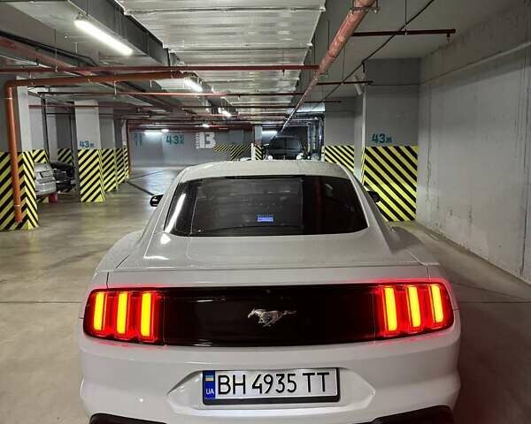 Белый Форд Мустанг, объемом двигателя 2.3 л и пробегом 91 тыс. км за 18900 $, фото 13 на Automoto.ua