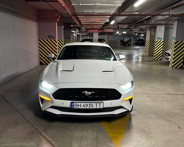 Белый Форд Мустанг, объемом двигателя 2.3 л и пробегом 91 тыс. км за 18900 $, фото 17 на Automoto.ua