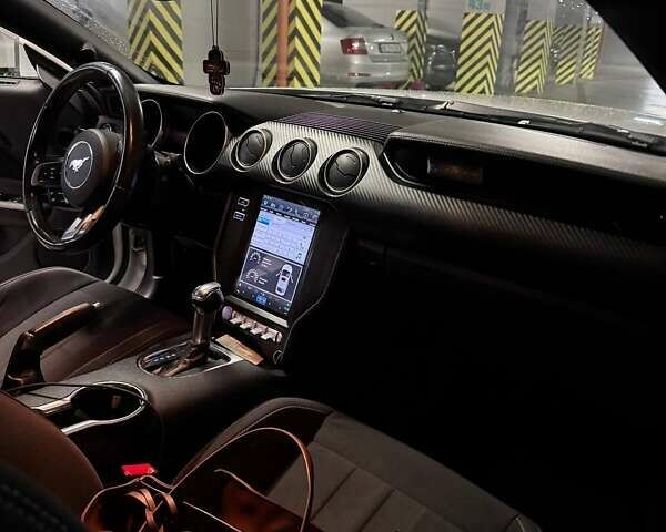 Белый Форд Мустанг, объемом двигателя 2.3 л и пробегом 91 тыс. км за 18900 $, фото 6 на Automoto.ua