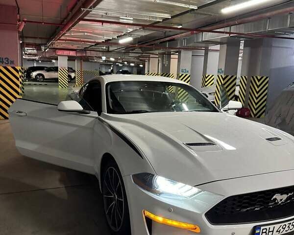 Белый Форд Мустанг, объемом двигателя 2.3 л и пробегом 91 тыс. км за 18900 $, фото 7 на Automoto.ua