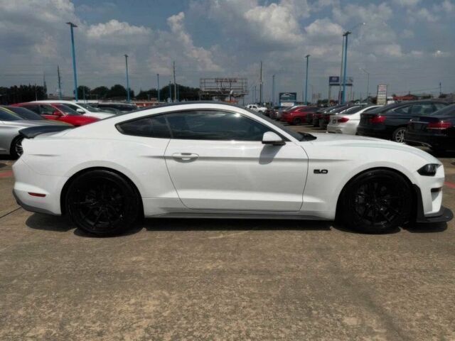 Білий Форд Мустанг, об'ємом двигуна 5 л та пробігом 33 тис. км за 10500 $, фото 4 на Automoto.ua