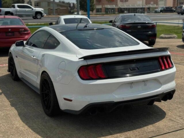 Білий Форд Мустанг, об'ємом двигуна 5 л та пробігом 33 тис. км за 10500 $, фото 2 на Automoto.ua