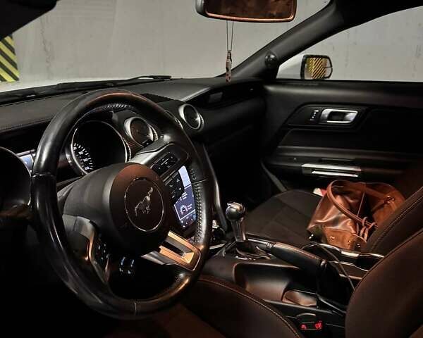 Белый Форд Мустанг, объемом двигателя 2.3 л и пробегом 91 тыс. км за 18900 $, фото 11 на Automoto.ua
