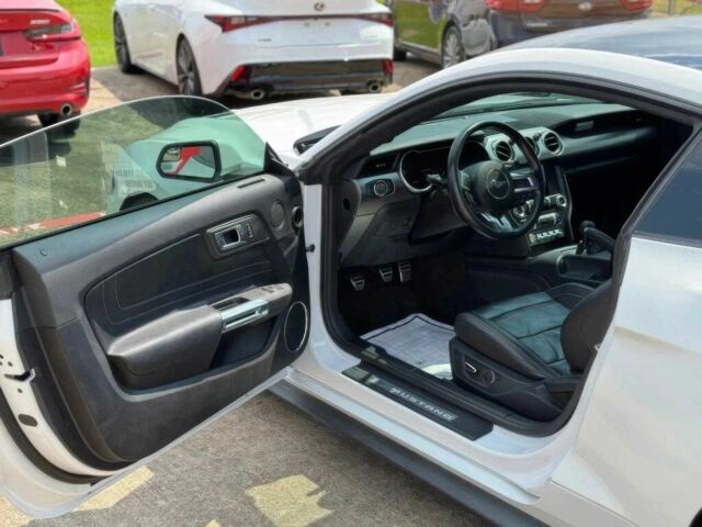 Білий Форд Мустанг, об'ємом двигуна 5 л та пробігом 33 тис. км за 10500 $, фото 6 на Automoto.ua