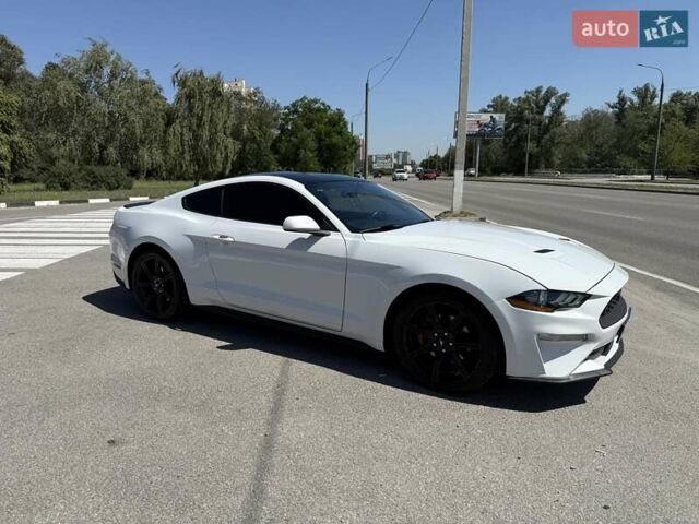 Білий Форд Мустанг, об'ємом двигуна 2.26 л та пробігом 52 тис. км за 24000 $, фото 1 на Automoto.ua