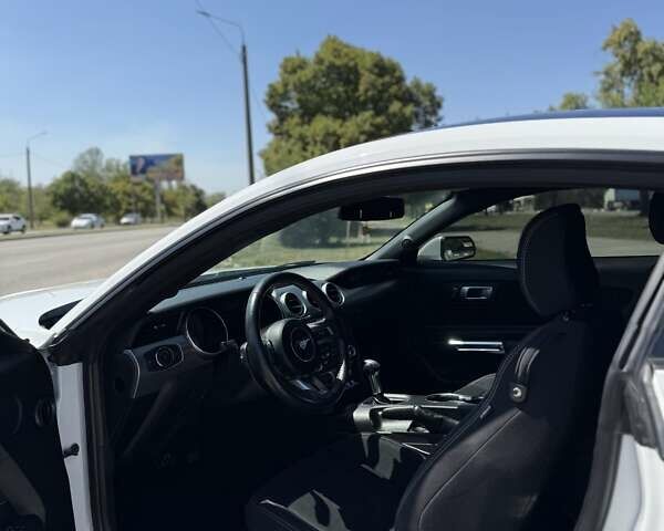 Білий Форд Мустанг, об'ємом двигуна 2.26 л та пробігом 52 тис. км за 24000 $, фото 12 на Automoto.ua